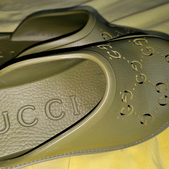 Gucci Men's Slip on sandals - Picture 5 of 10